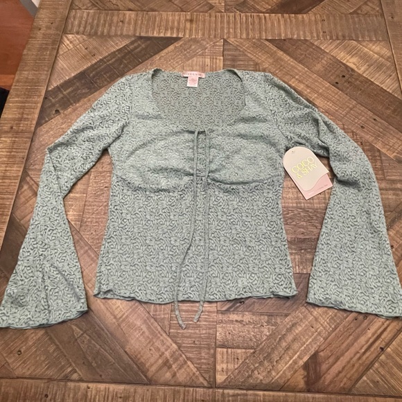 Elegant Light Green Blouse with Flared Sleeves - Picture 1 of 5